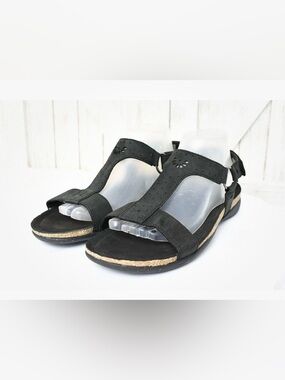 KEEN Women's Kaci Ana T-Strap, black sandals. Size 7.5